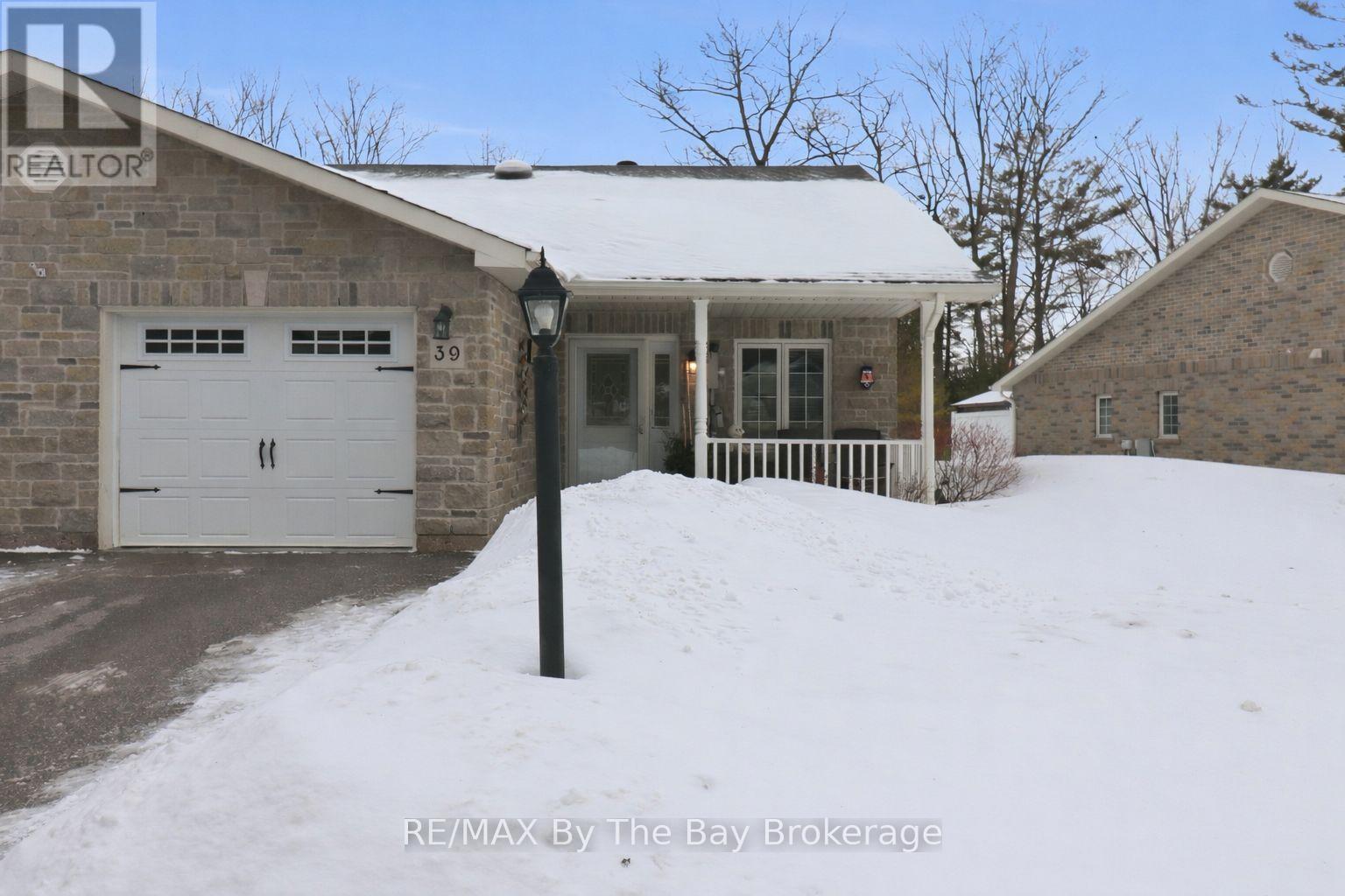 39 Greenway Drive, Wasaga Beach, Ontario  L9Z 0E6 - Photo 2 - S12691016