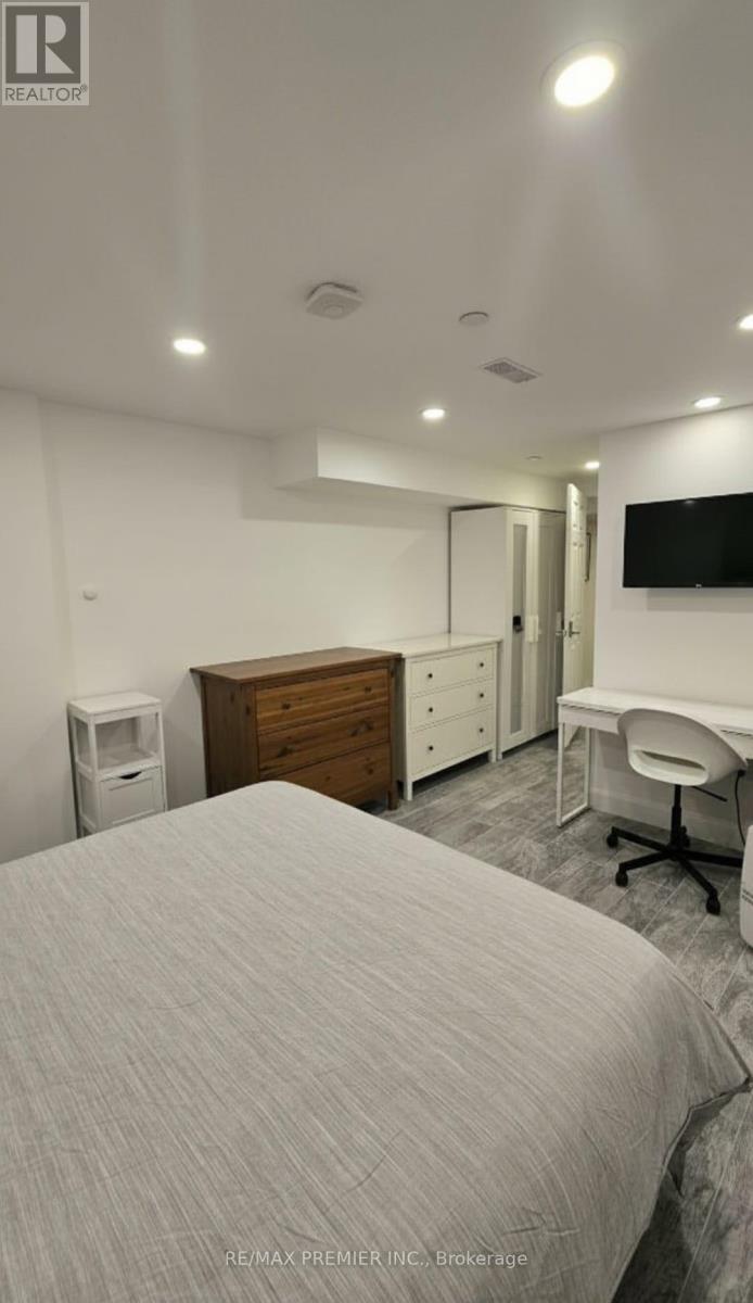 B - 29 Rusholme Road, Toronto, Ontario  M6J 3H3 - Photo 7 - C12710206