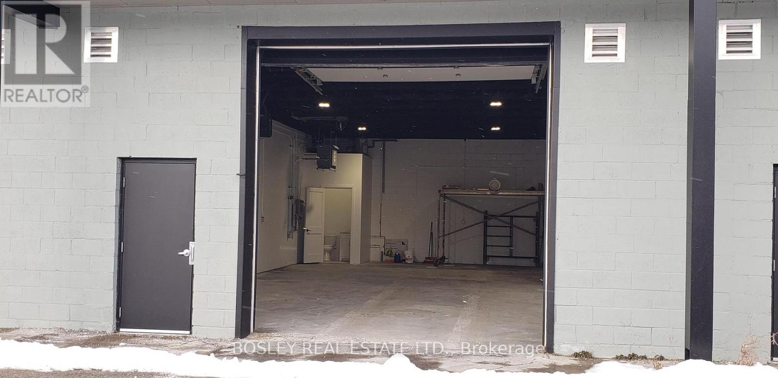 111 - 45 Industrial Street, Toronto, Ontario  M4G 1Z2 - Photo 3 - C12710228