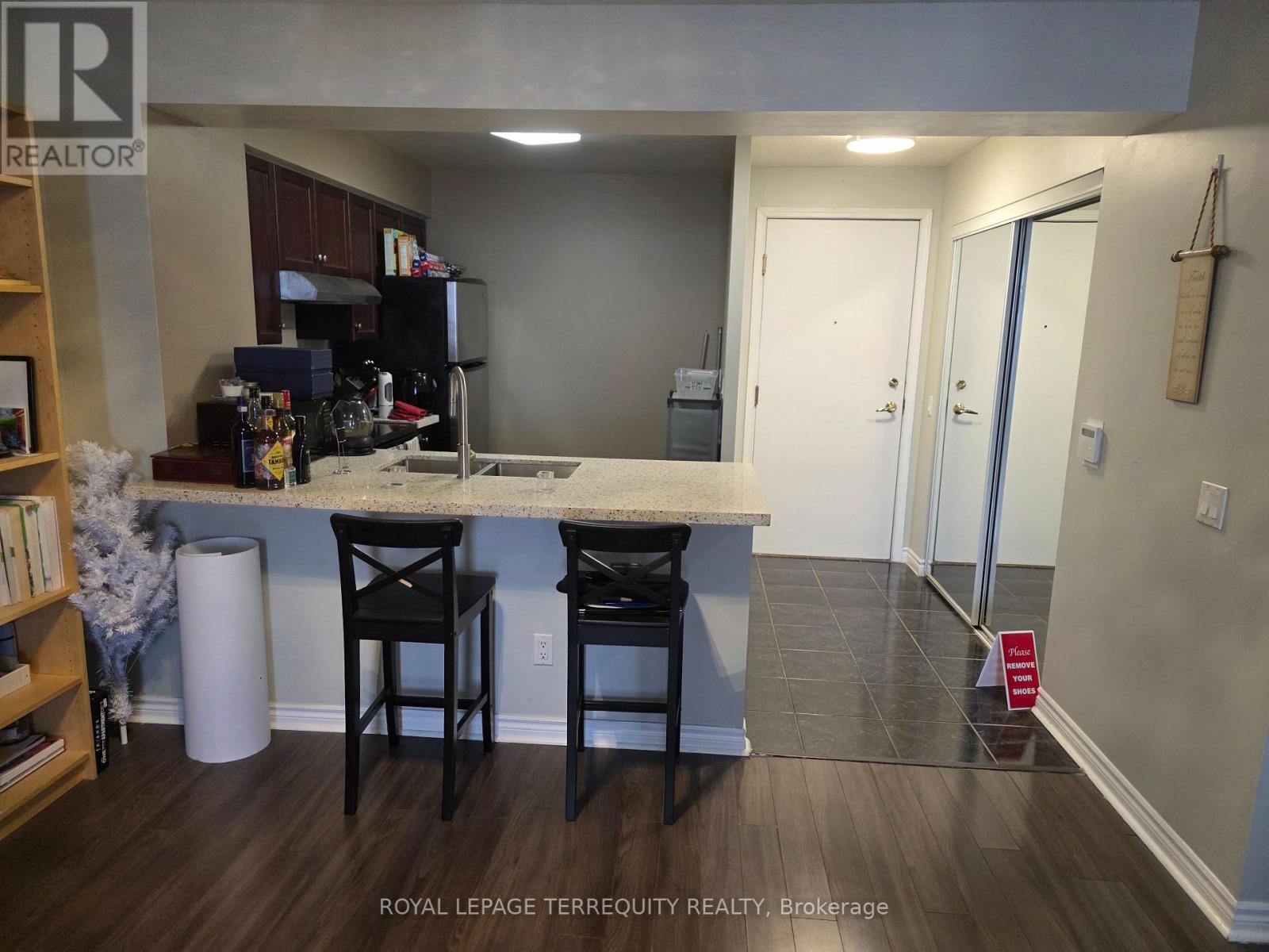 1909 - 35 Kingsbridge Garden Circle, Mississauga, Ontario  L5R 3Z5 - Photo 10 - W12707394