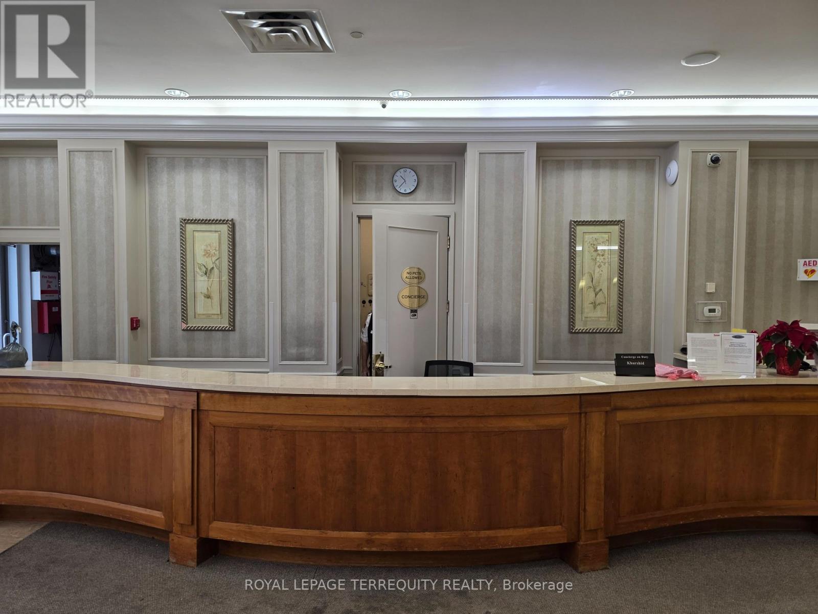 1909 - 35 Kingsbridge Garden Circle, Mississauga, Ontario  L5R 3Z5 - Photo 2 - W12707394