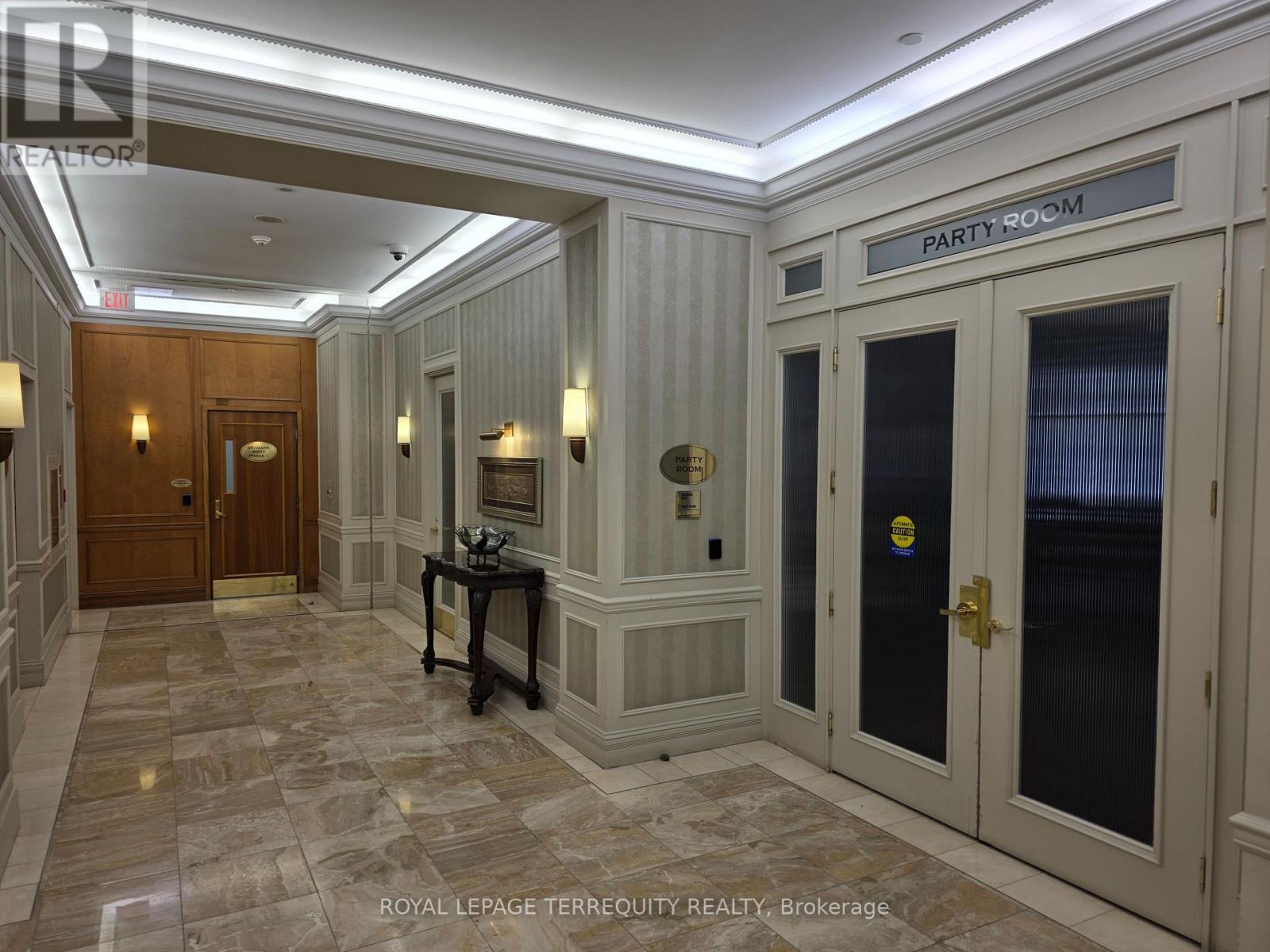 1909 - 35 Kingsbridge Garden Circle, Mississauga, Ontario  L5R 3Z5 - Photo 4 - W12707394