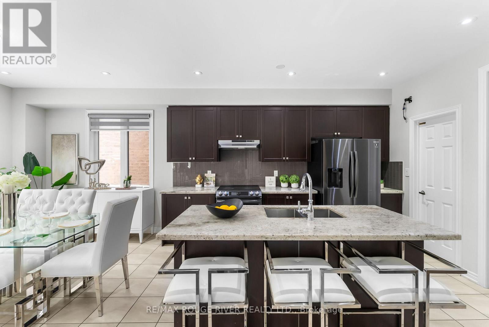 1137 Enchanted Crescent, Pickering, Ontario  L1X 0H1 - Photo 5 - E12710172