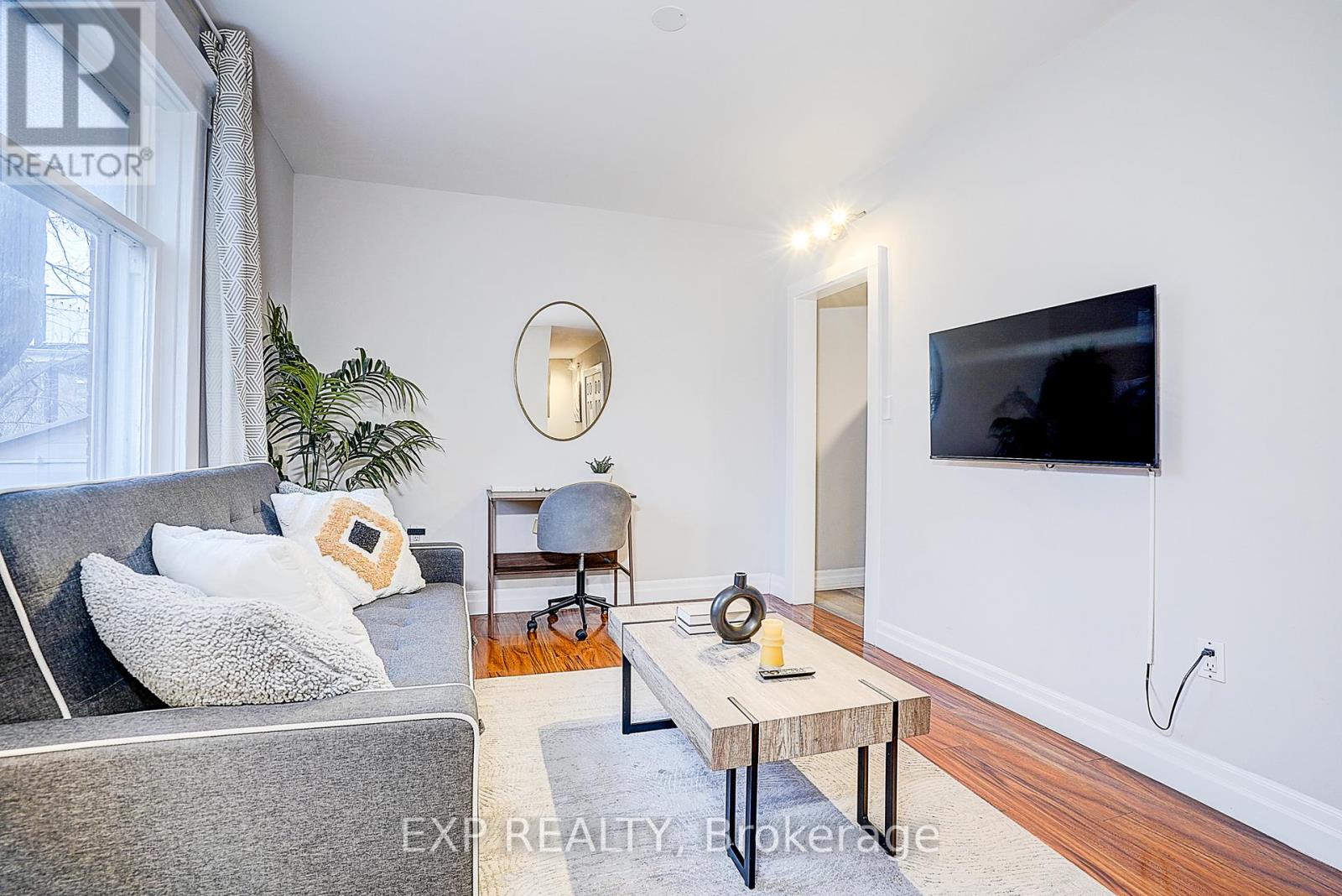 12 Vincent Street, Newmarket, Ontario  L3Y 4G2 - Photo 4 - N12710140