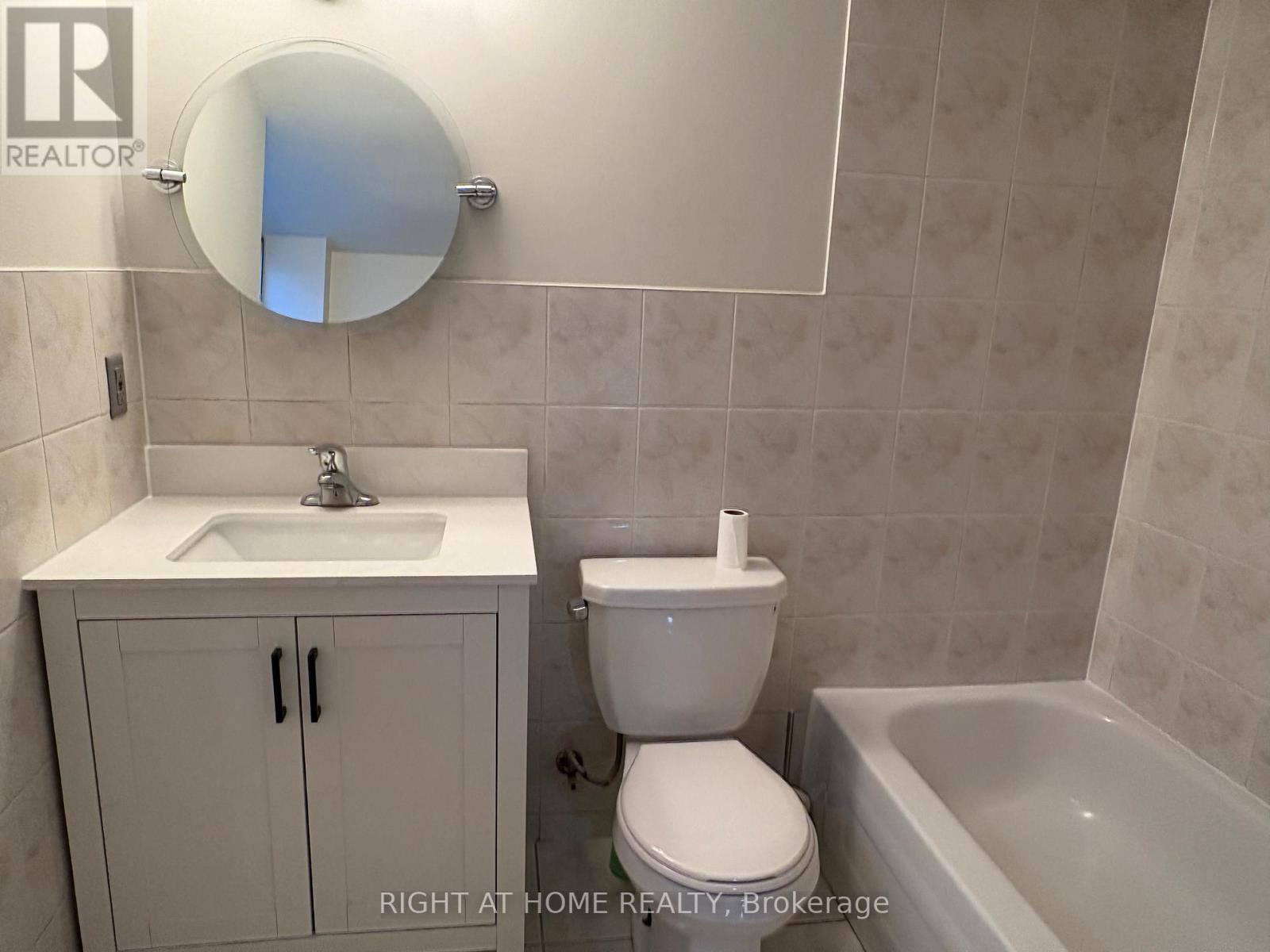 65 Andrew Park, Vaughan, Ontario  L4L 1E8 - Photo 4 - N12710234