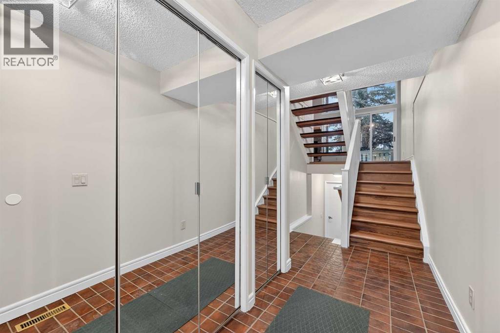 2, 185 Woodridge Drive Sw, Calgary, Alberta  T2W 3X7 - Photo 3 - A2278307