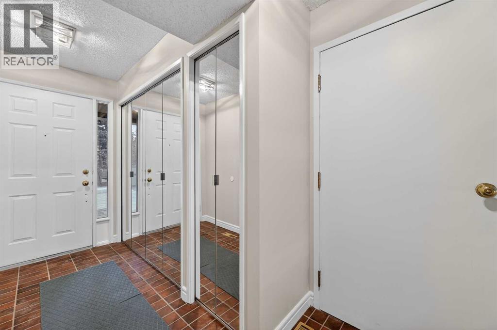 2, 185 Woodridge Drive Sw, Calgary, Alberta  T2W 3X7 - Photo 4 - A2278307