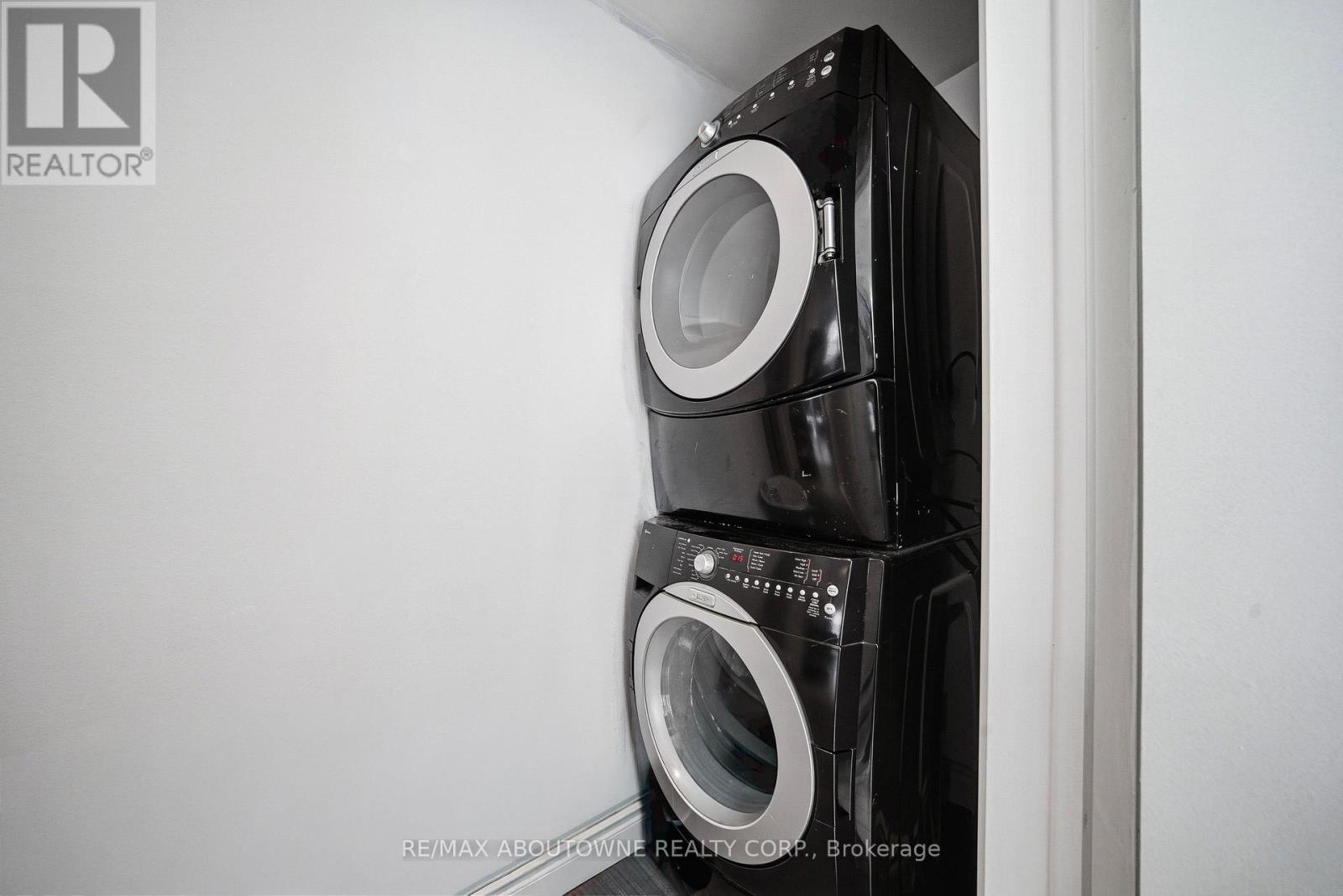 276 Lakeshore Road W, Oakville, Ontario  L6K 1E8 - Photo 13 - W12710110