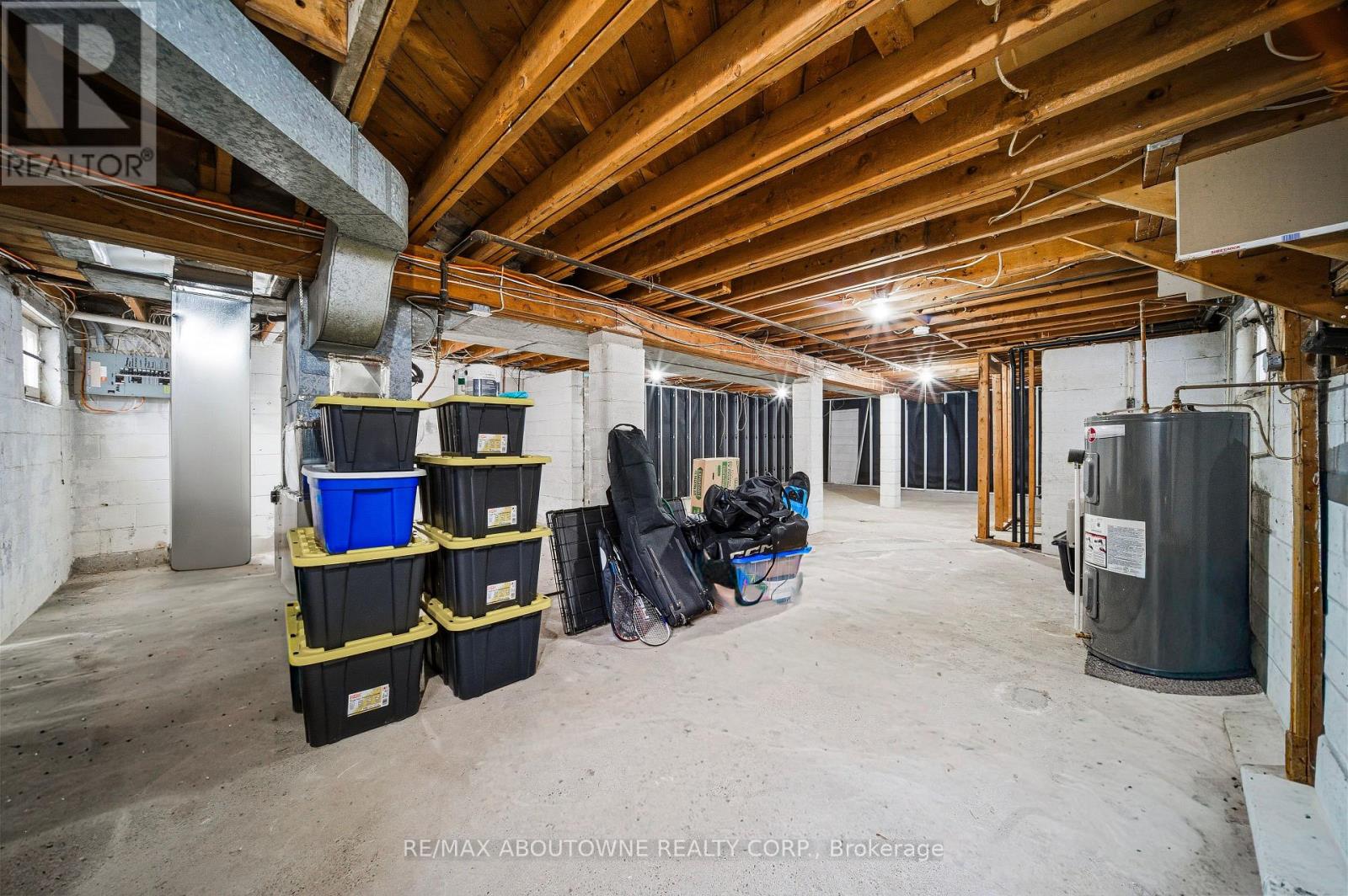 276 Lakeshore Road W, Oakville, Ontario  L6K 1E8 - Photo 18 - W12710110