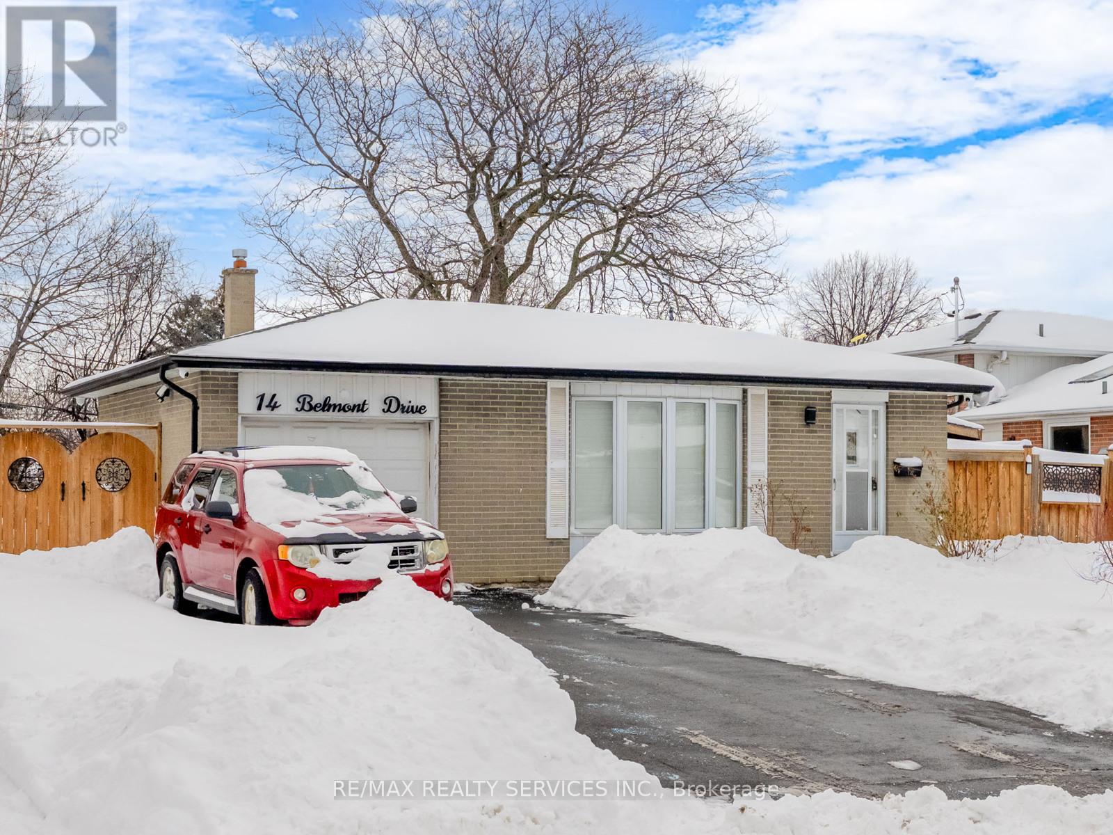 14 Belmont Drive, Brampton, Ontario  L6T 2K3 - Photo 2 - W12710160