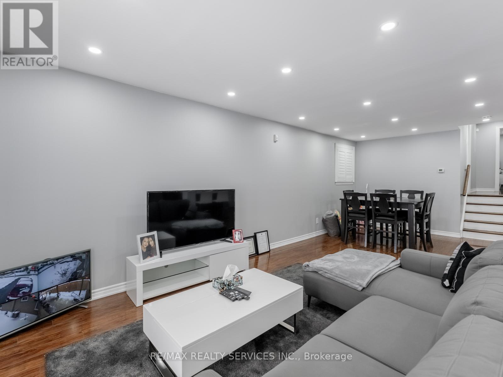 14 Belmont Drive, Brampton, Ontario  L6T 2K3 - Photo 7 - W12710160