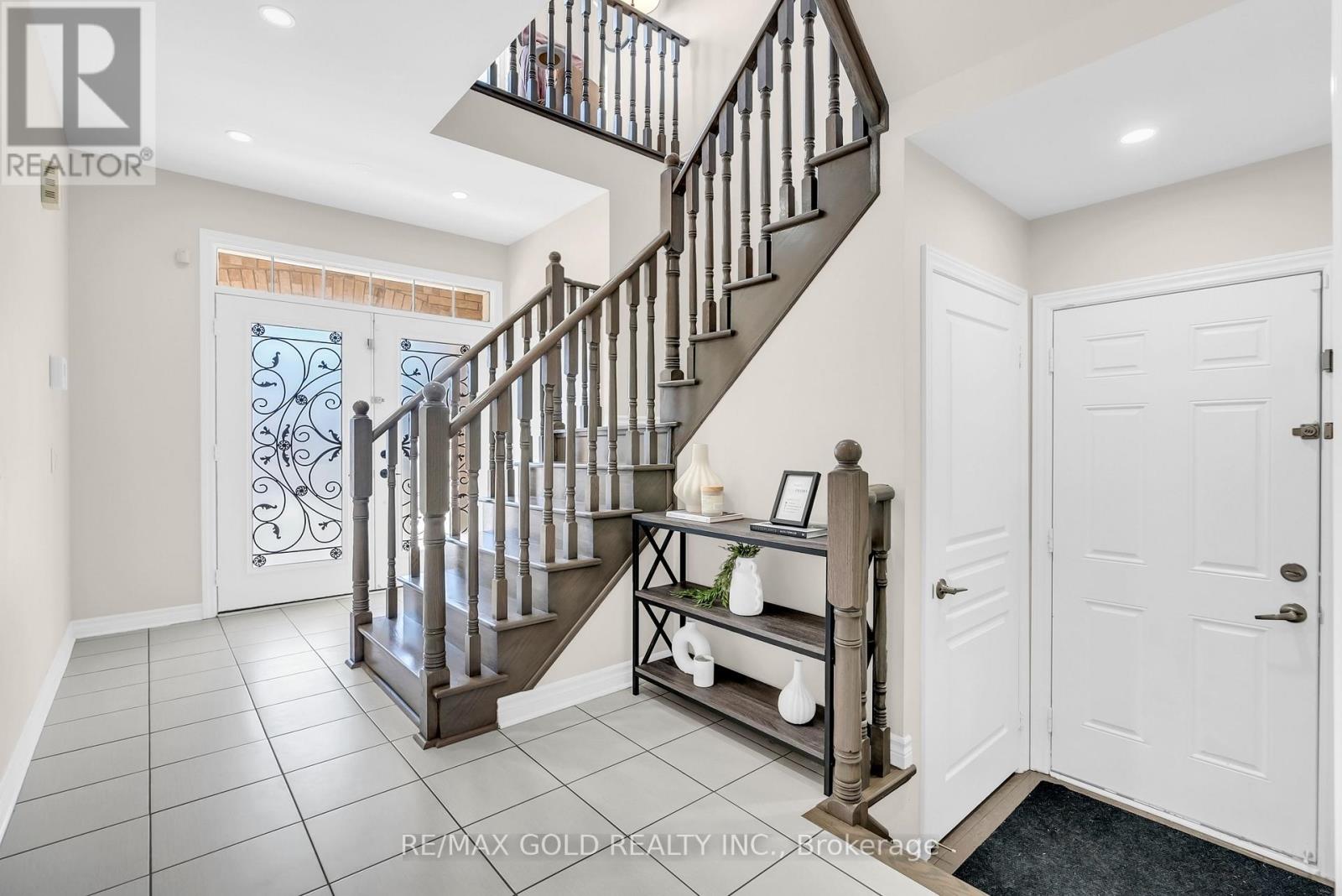 25 Newhouse Boulevard, Caledon, Ontario  L7C 4A2 - Photo 2 - W12710170