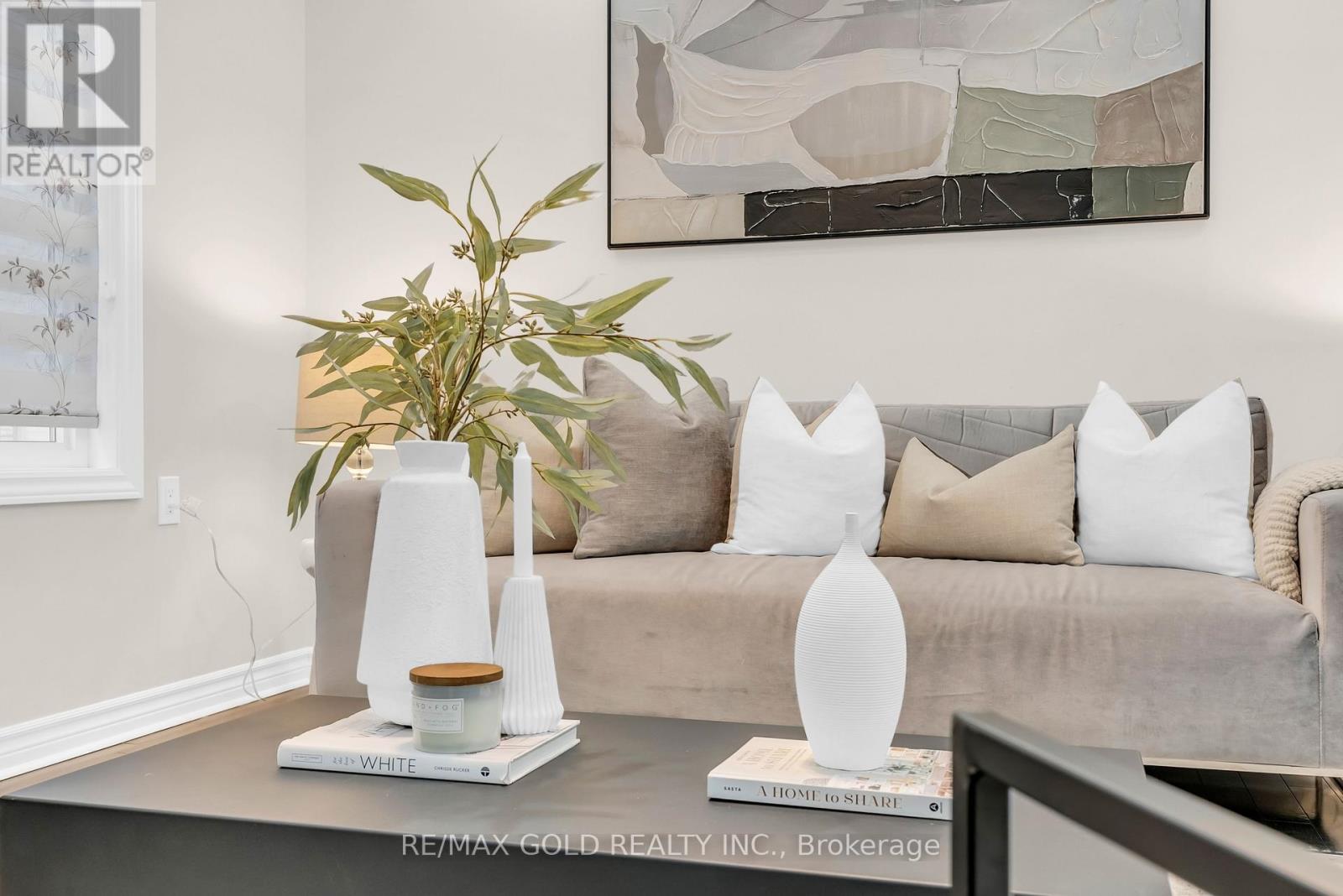 25 Newhouse Boulevard, Caledon, Ontario  L7C 4A2 - Photo 4 - W12710170