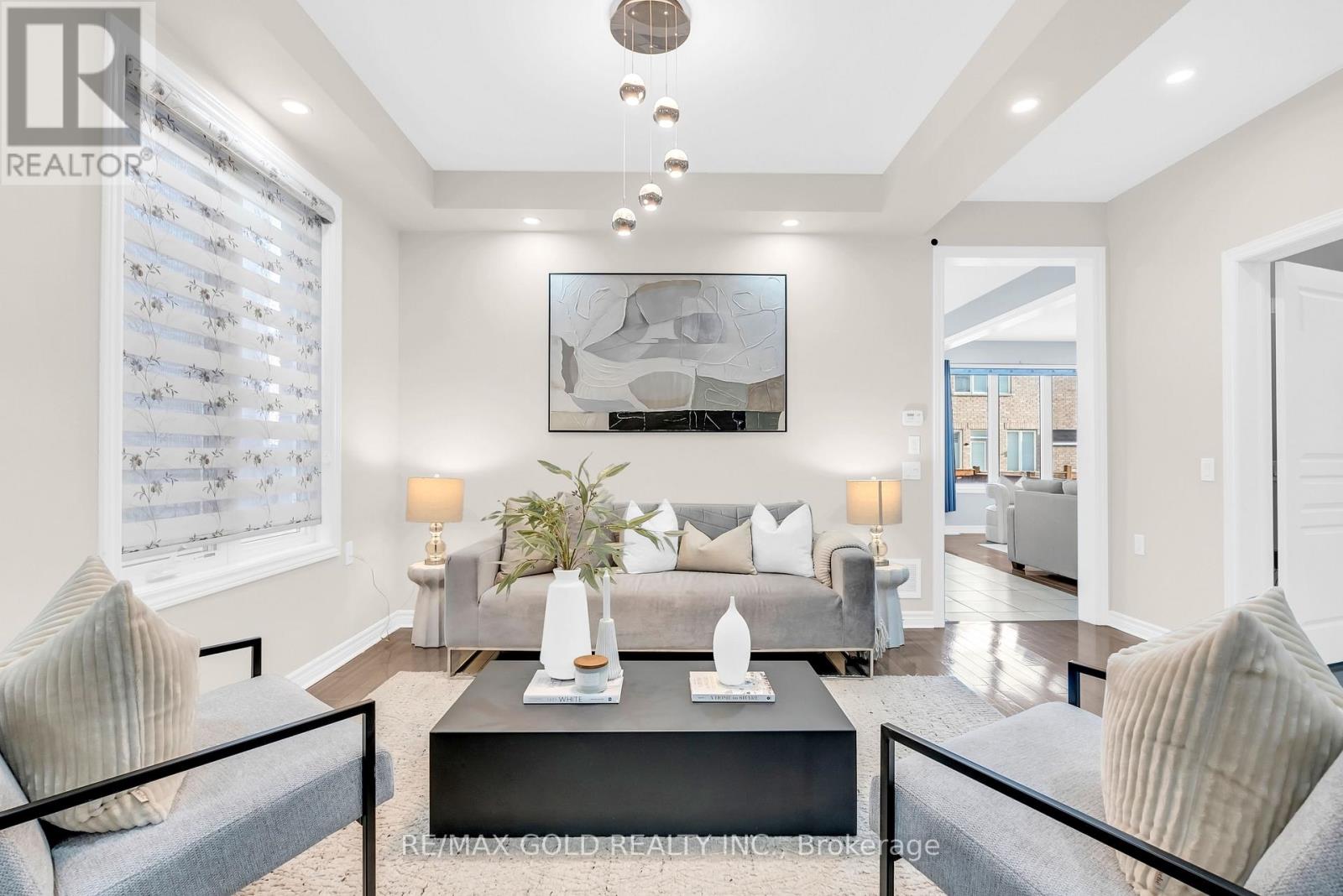 25 Newhouse Boulevard, Caledon, Ontario  L7C 4A2 - Photo 5 - W12710170