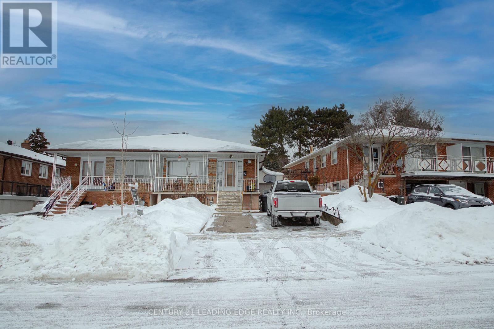 34 Ikley Road, Toronto, Ontario  M3J 1C6 - Photo 2 - W12708960