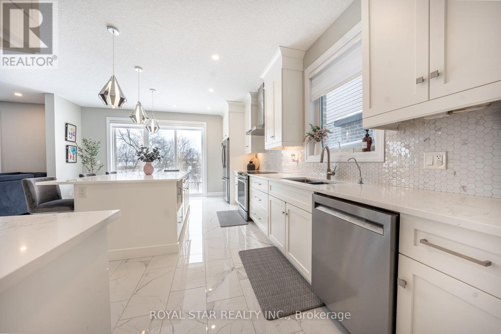 325 Masters Drive, Woodstock, Ontario  N4T 0L2 - Photo 12 - X12710156