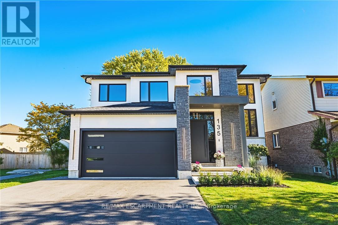 135 Eleanor Avenue, Hamilton, Ontario  L8W 1C7 - Photo 2 - X12710186