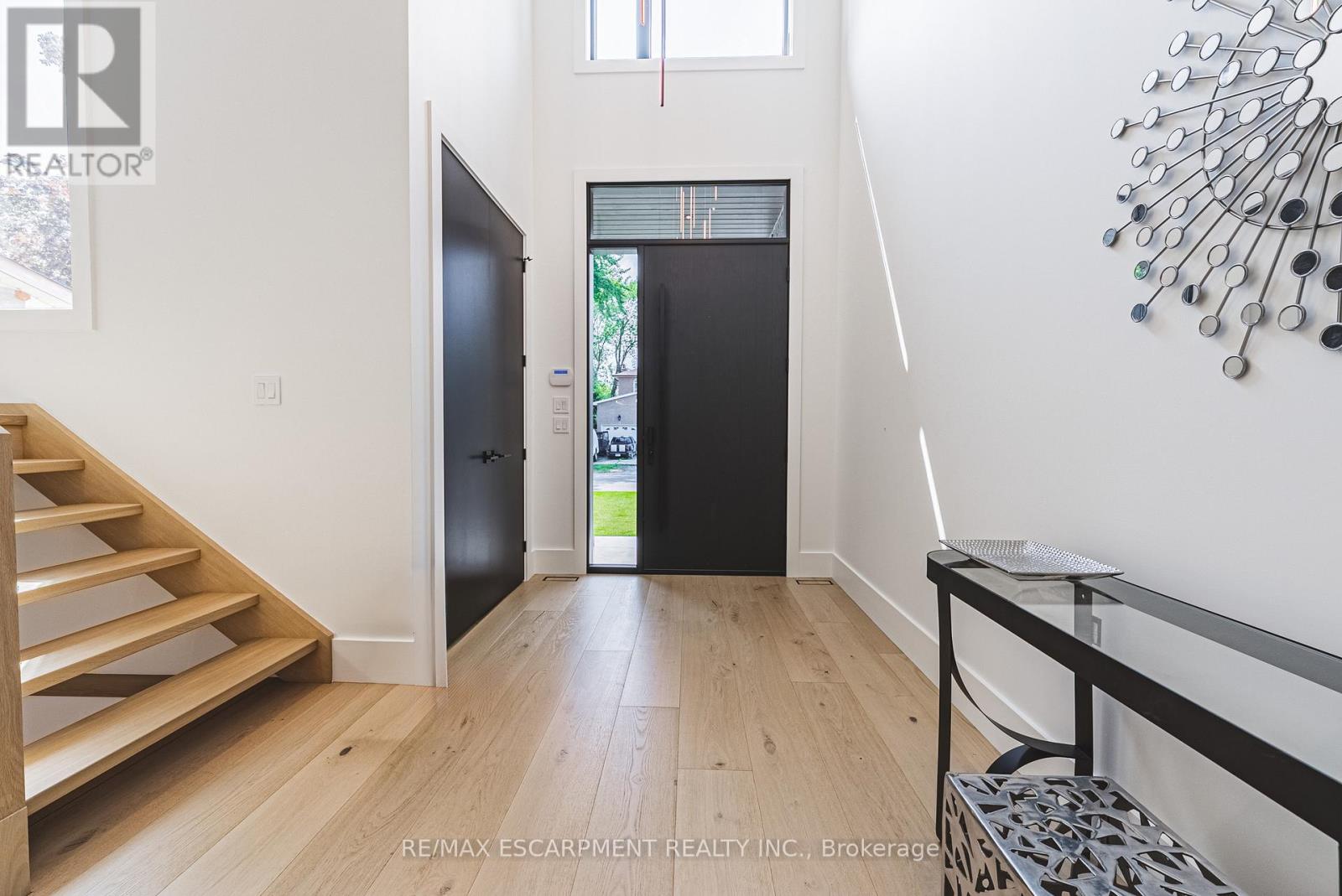 135 Eleanor Avenue, Hamilton, Ontario  L8W 1C7 - Photo 5 - X12710186