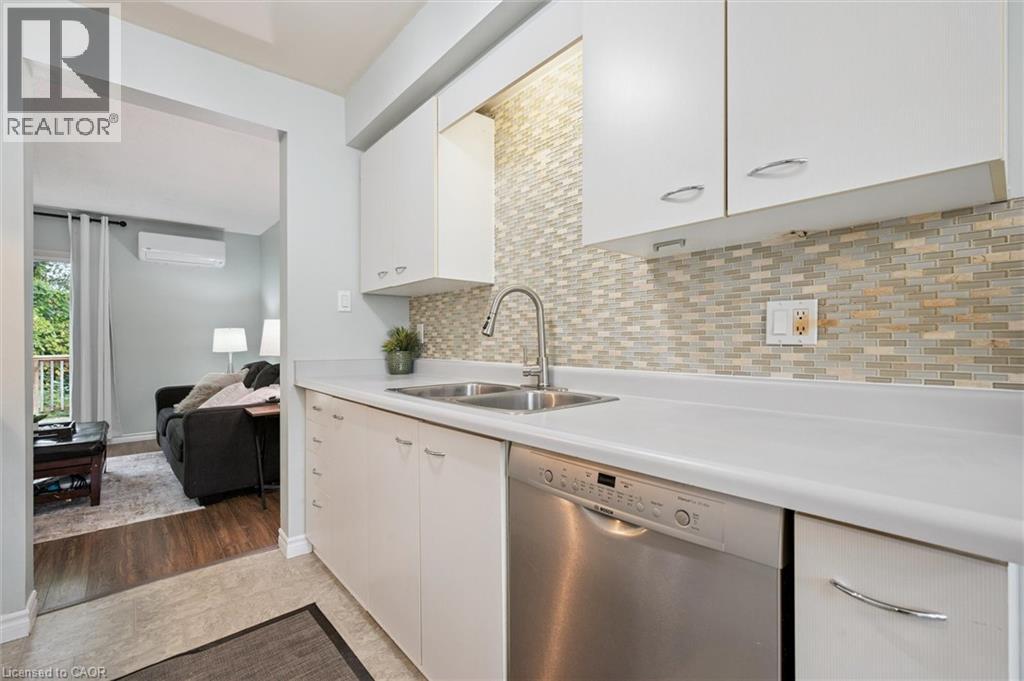 219 Kingswood Drive Unit# 41, Kitchener, Ontario  N2E 3J5 - Photo 4 - 40785382