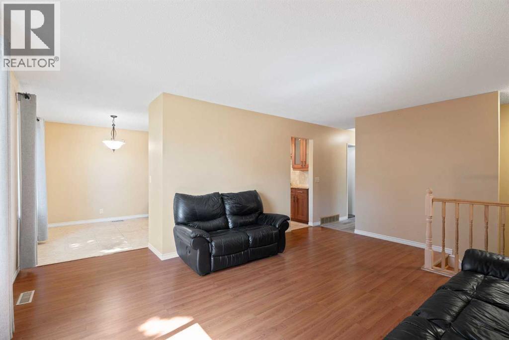 84 Maranda Close Ne, Calgary, Alberta  T2A 3E8 - Photo 4 - A2275655