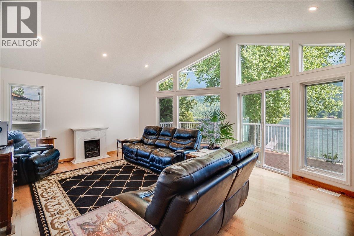 7620 3a Highway, Balfour, British Columbia  V0G 1C0 - Photo 12 - 10371520