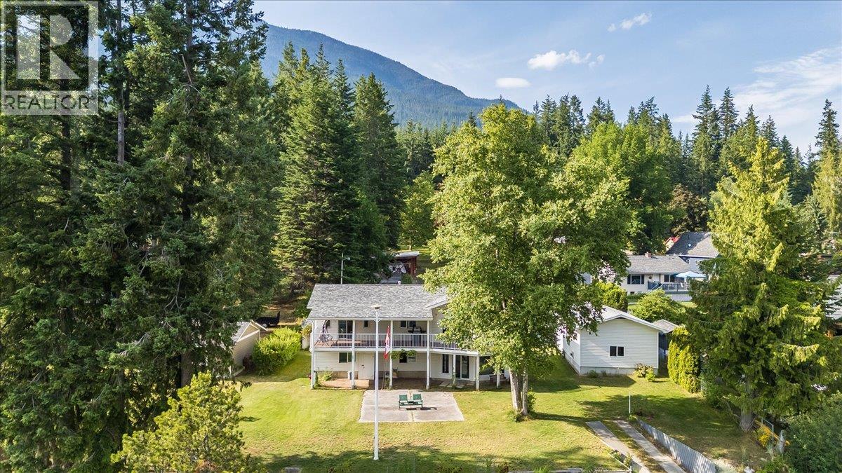 7620 3A Highway, Balfour, British Columbia