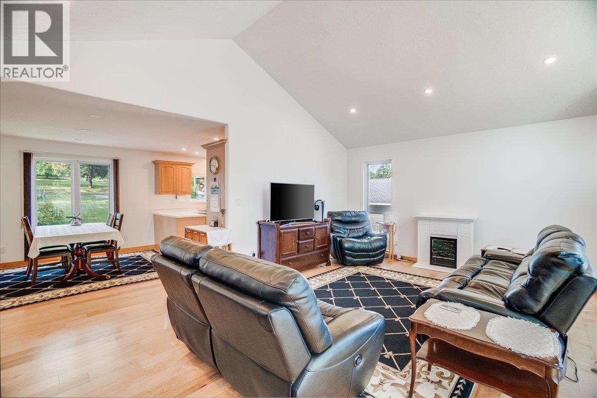 7620 3a Highway, Balfour, British Columbia  V0G 1C0 - Photo 11 - 10371520