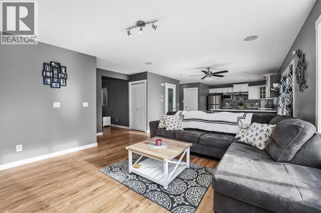 2034 Luxstone Boulevard Sw, Airdrie, Alberta  T4B 0A4 - Photo 10 - A2279633