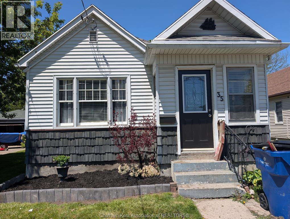 MLS# 26000079: 35 Alexandra AVENUE, Chatham, Canada