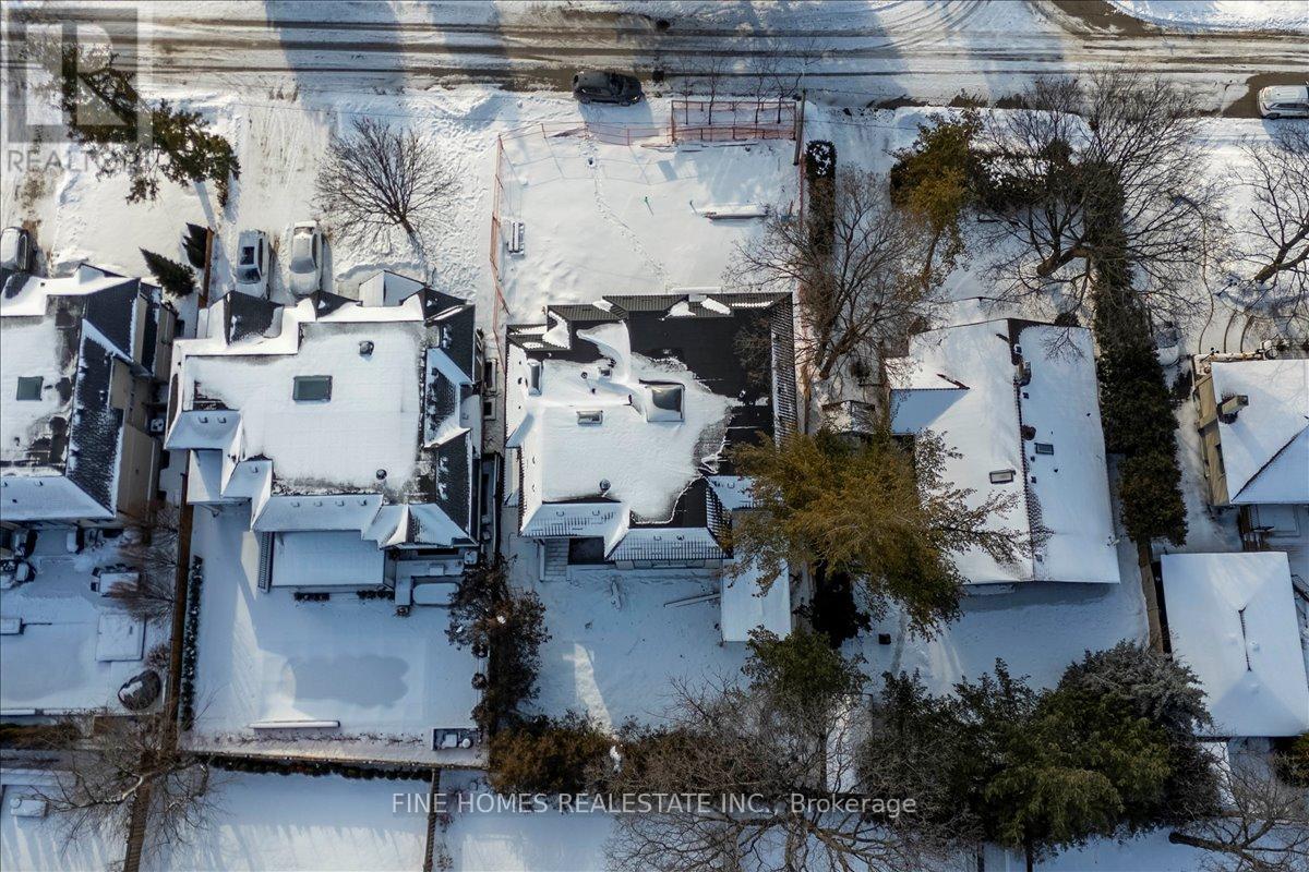 189 Weybourne Road, Oakville, Ontario  L6K 2T7 - Photo 9 - W12710150