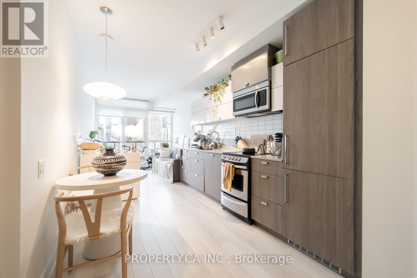 2608 - 290 Adelaide Street W, Toronto, Ontario  M5V 0P3 - Photo 2 - C12710292