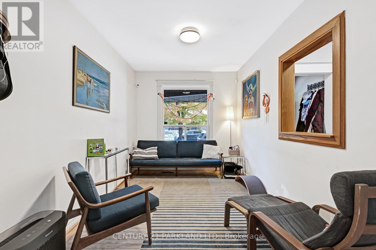 84 Woodington Avenue, Toronto, Ontario  M4C 3J8 - Photo 4 - E12710258