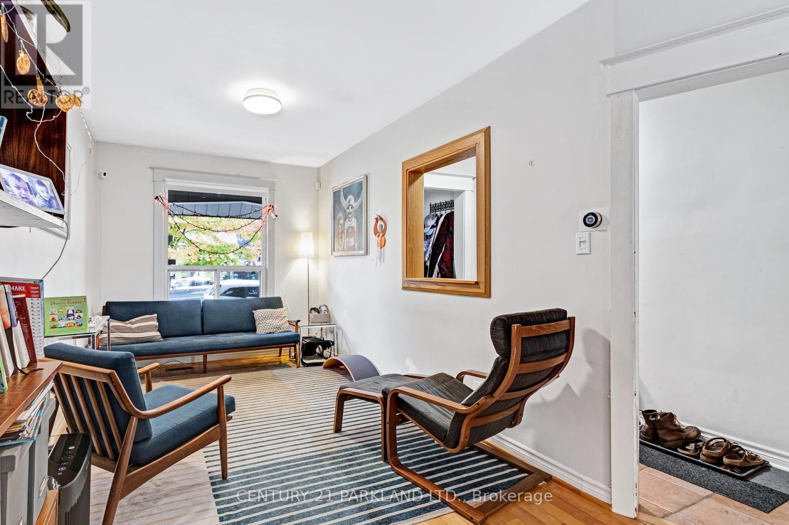 84 Woodington Avenue, Toronto, Ontario  M4C 3J8 - Photo 5 - E12710258