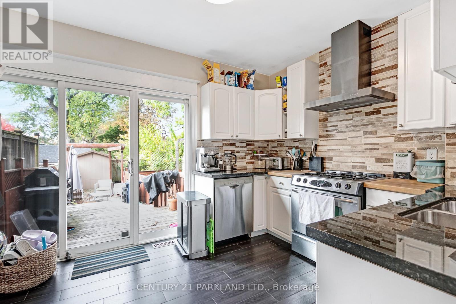 84 Woodington Avenue, Toronto, Ontario  M4C 3J8 - Photo 9 - E12710258