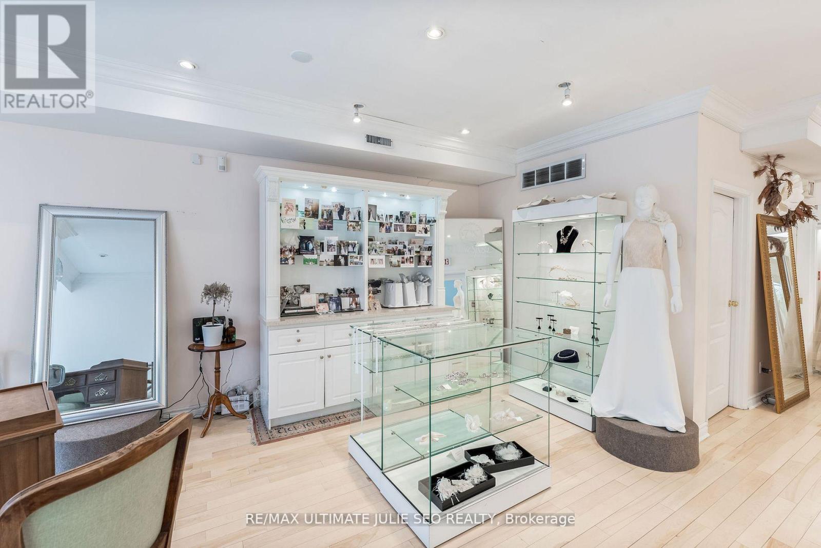 Main Floor - 304 Danforth Avenue, Toronto, Ontario  M4K 1N6 - Photo 8 - E12710278