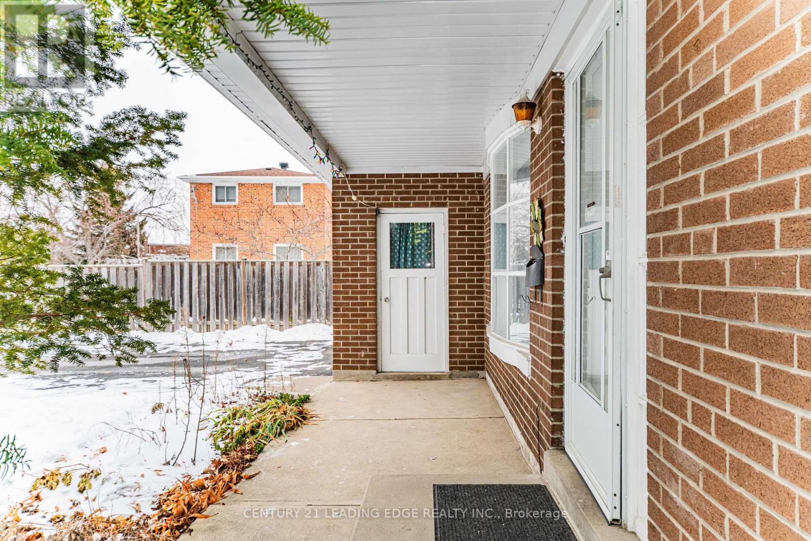27 Hookwood Drive, Toronto, Ontario  M1S 2N9 - Photo 4 - E12710346