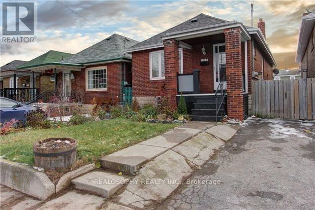 Main - 535 Sammon Avenue, Toronto, Ontario  M4J 2B3 - Photo 15 - E12710374