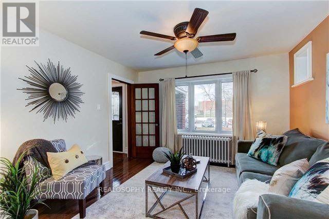 Main - 535 Sammon Avenue, Toronto, Ontario  M4J 2B3 - Photo 2 - E12710374