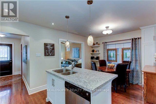 Main - 535 Sammon Avenue, Toronto, Ontario  M4J 2B3 - Photo 4 - E12710374