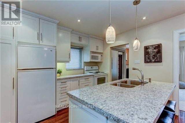 Main - 535 Sammon Avenue, Toronto, Ontario  M4J 2B3 - Photo 7 - E12710374