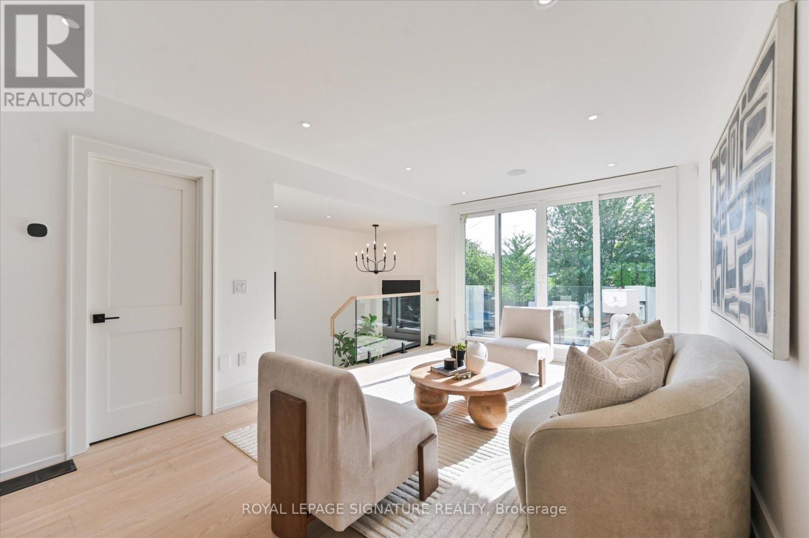 24 Elmsdale Road, Toronto, Ontario  M4J 3M4 - Photo 5 - E12710428