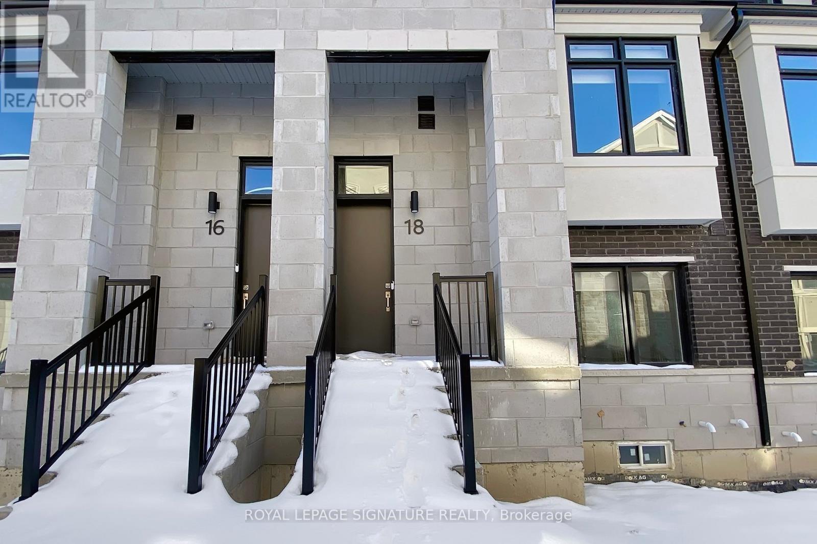 18 Chapple Lane, Richmond Hill, Ontario  L4B 0J4 - Photo 2 - N12710290