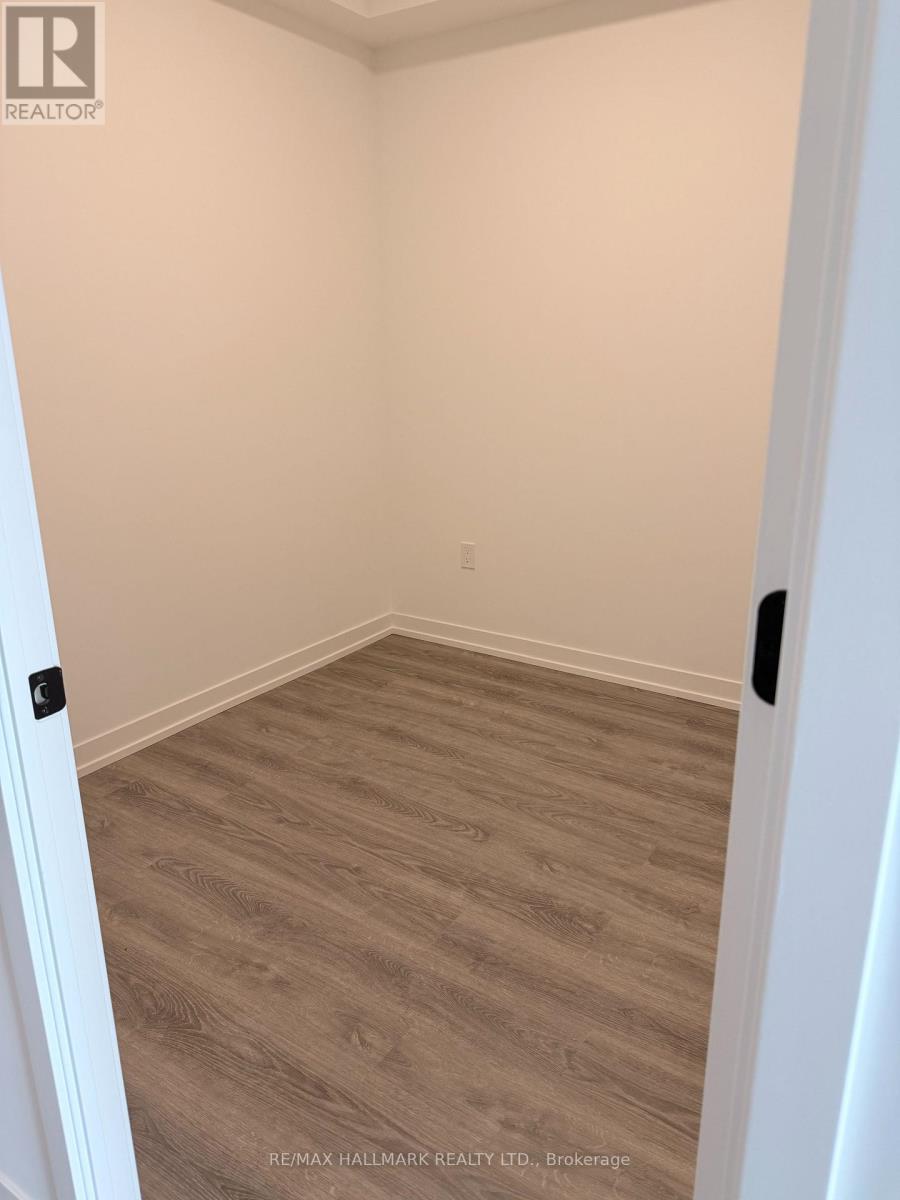 1010 - 8 Interchnage Way S, Vaughan, Ontario  L4K 4M3 - Photo 8 - N12710356