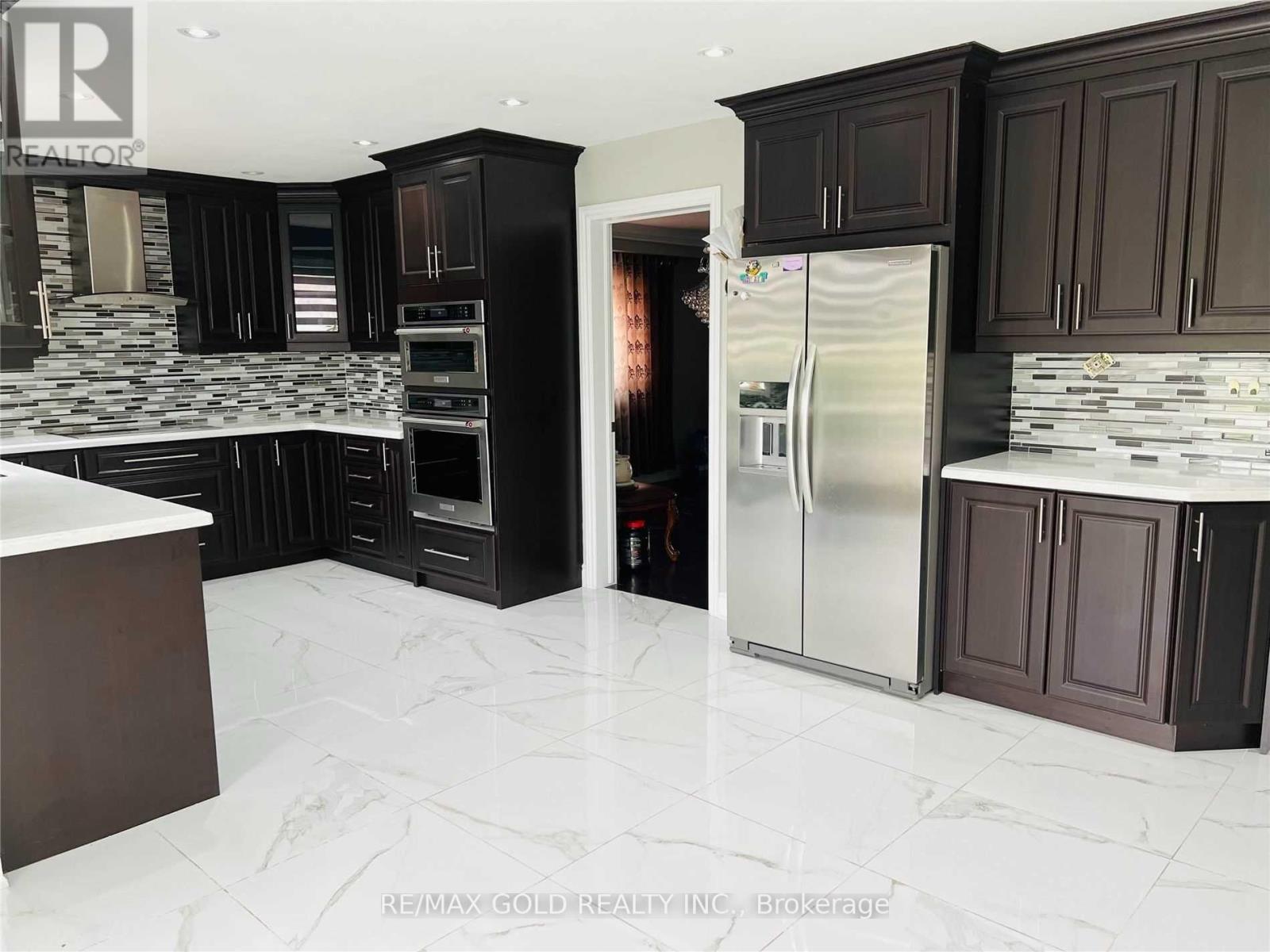 72 Gold Finch Place, Vaughan, Ontario  L4L 6N4 - Photo 2 - N12710448