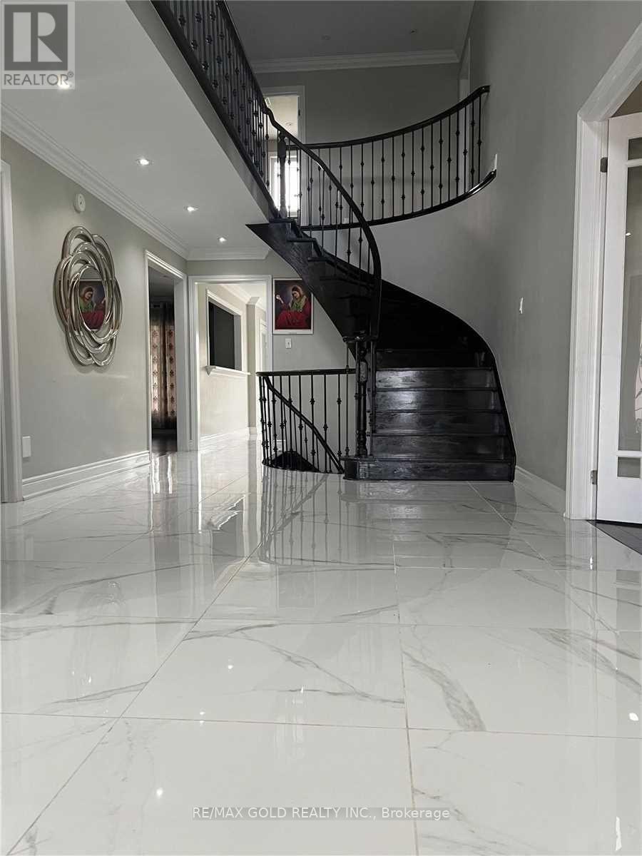 72 Gold Finch Place, Vaughan, Ontario  L4L 6N4 - Photo 4 - N12710448