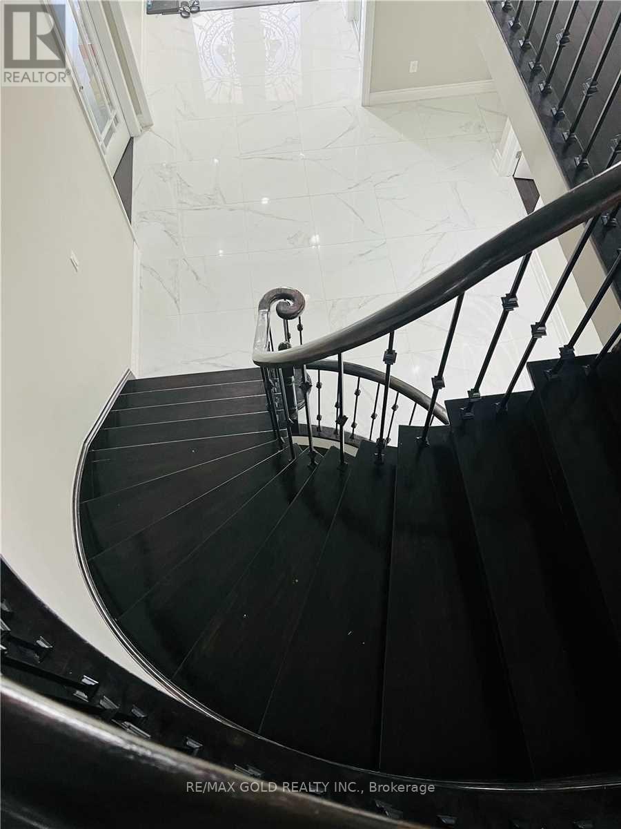 72 Gold Finch Place, Vaughan, Ontario  L4L 6N4 - Photo 5 - N12710448