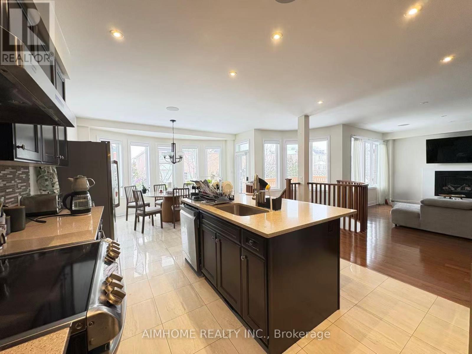 154 Rothbury Road, Richmond Hill, Ontario  L4S 0E2 - Photo 5 - N12710500