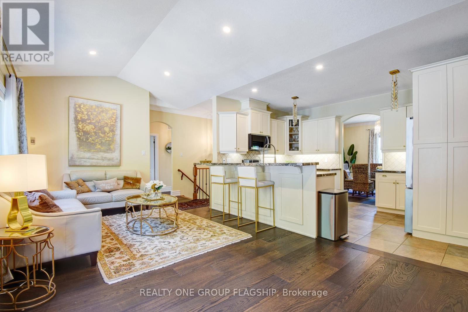 24 Wendat Trail, Springwater, Ontario  L4M 6T4 - Photo 15 - S12710320