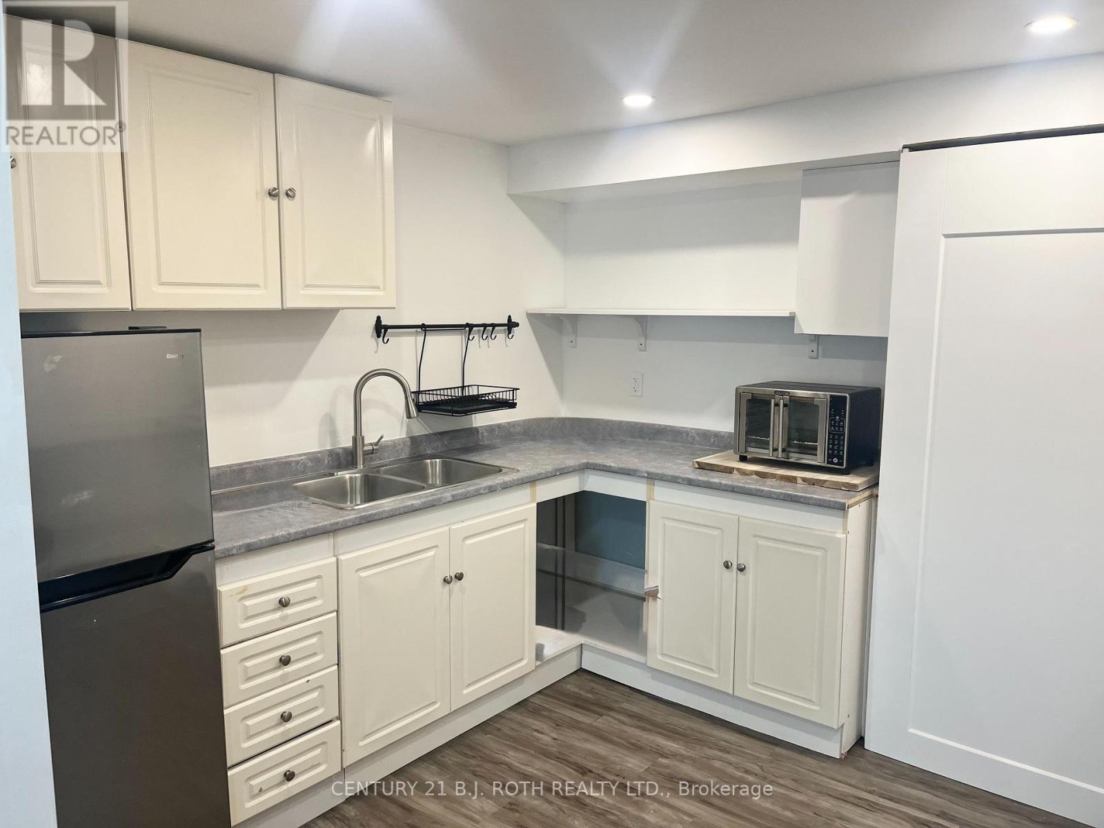 60 Shanty Bay Road, Barrie, Ontario  L4M 1C8 - Photo 4 - S12710362