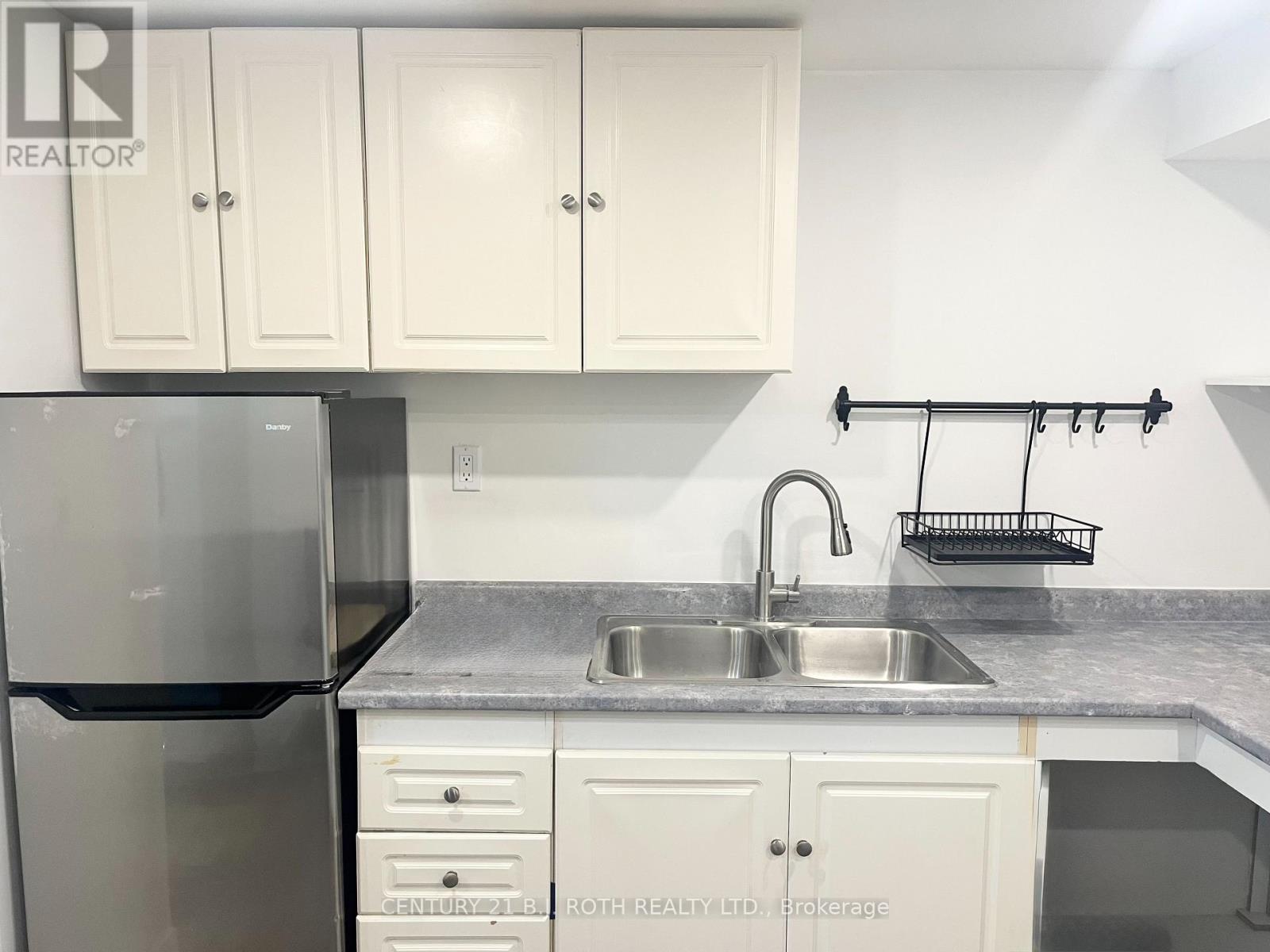 60 Shanty Bay Road, Barrie, Ontario  L4M 1C8 - Photo 5 - S12710362